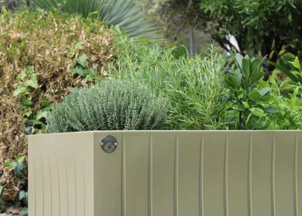 jardiniere-sur-pied-de-haute-qualité
