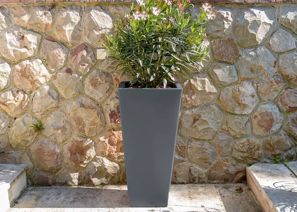 pot-de-fleur-haut-carre-jules-papi-gris-anthracite