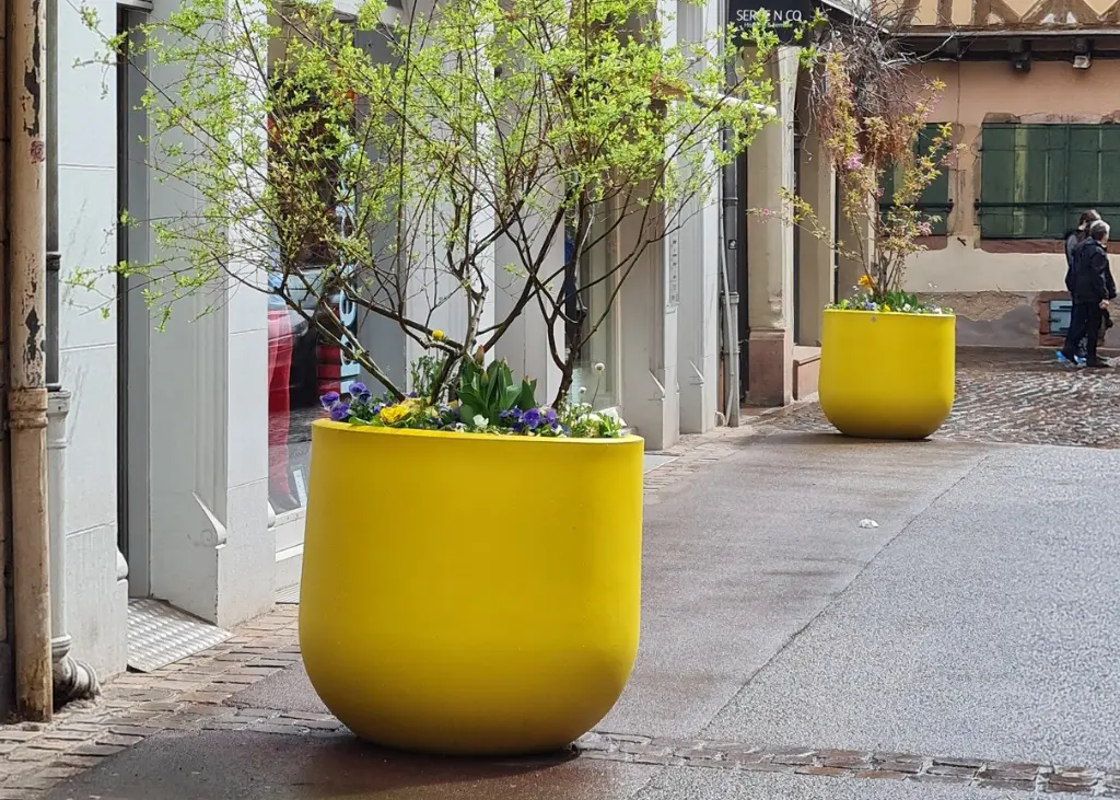 Pot Papi Lune : pot de fleurs en PEHD résistant