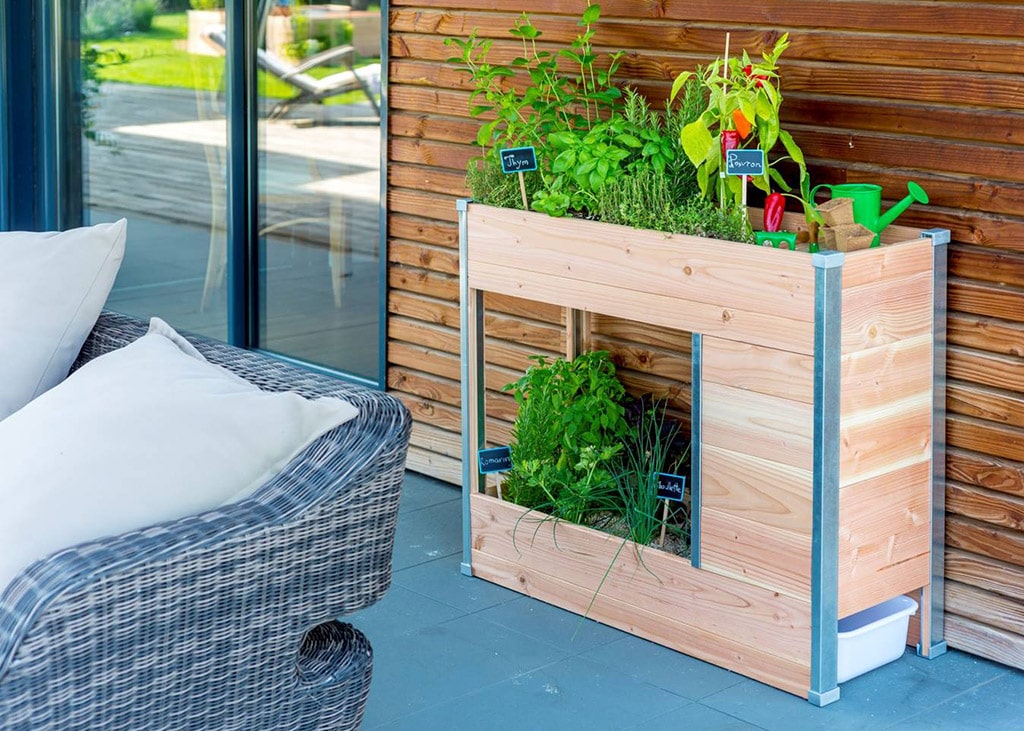 Carré potager pour balcon avec composteur
