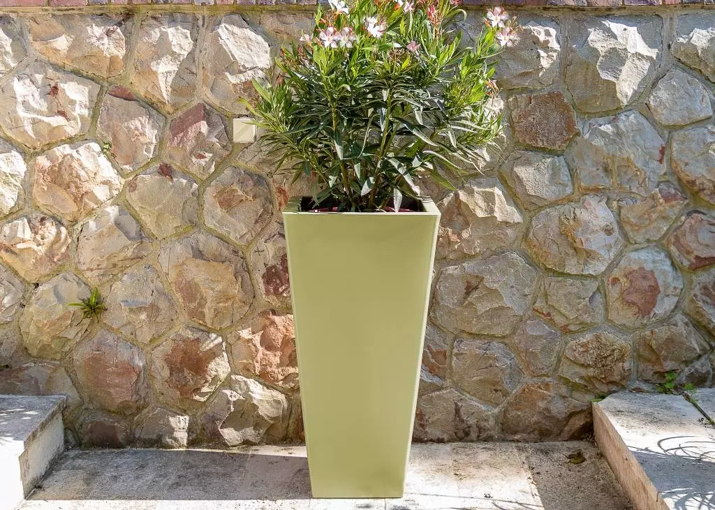 Pot Papi design carré : pot de fleurs haut carré en PEHD made in france