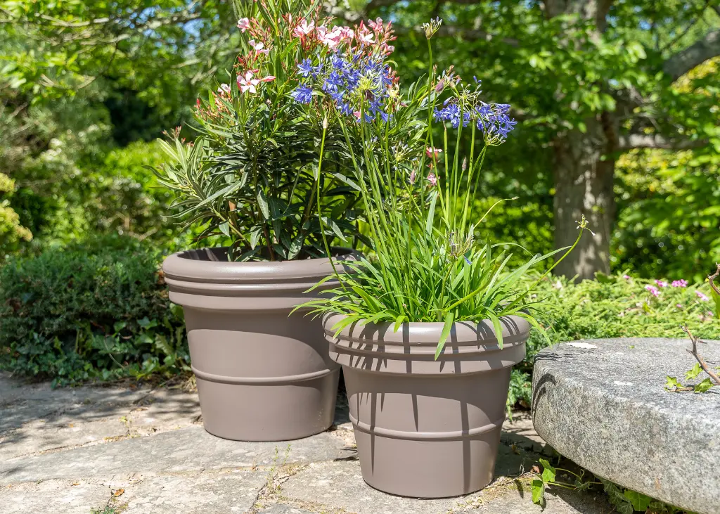 Pot Papi Rond Lisse : pot de fleurs rond extérieur en plastique made in France